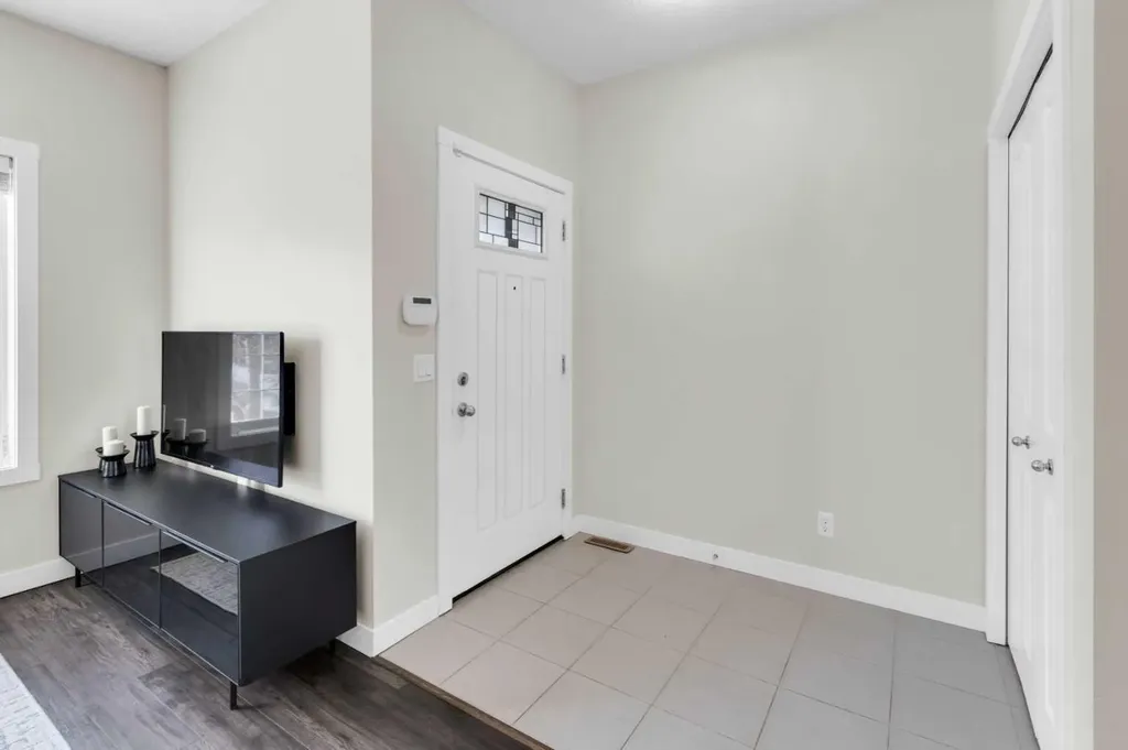 610 Hillcrest Road SW Airdrie AB T4B 4C8