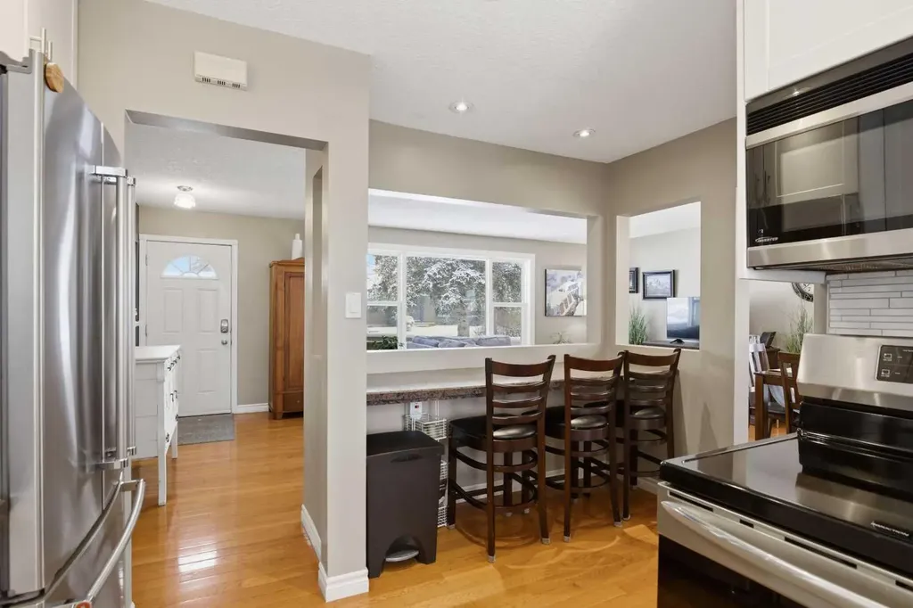 527 Athlone Road SE Calgary AB T2H 1V8
