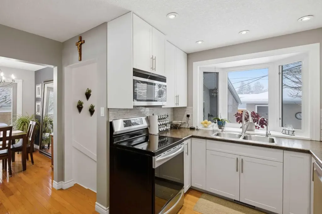 527 Athlone Road SE Calgary AB T2H 1V8