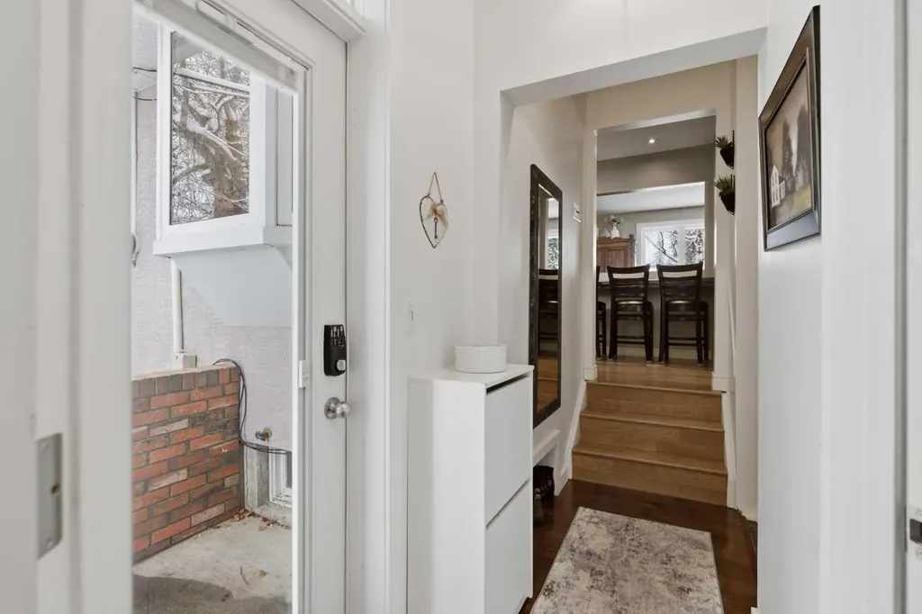 527 Athlone Road SE Calgary AB T2H 1V8