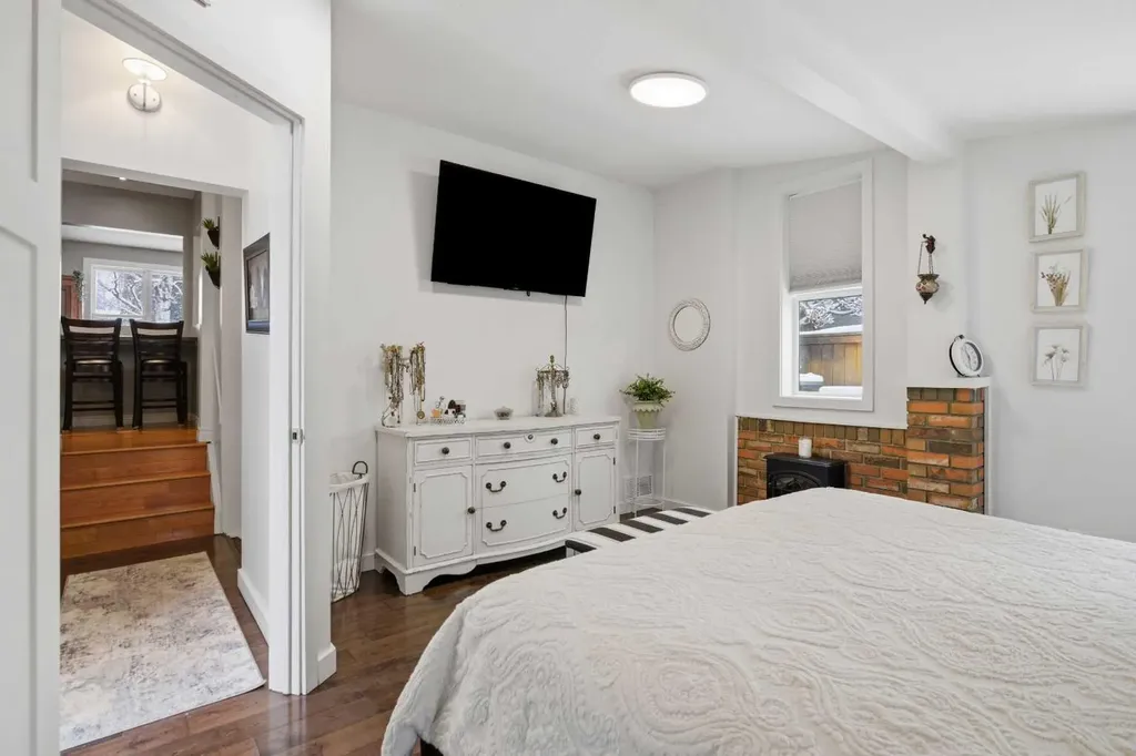 527 Athlone Road SE Calgary AB T2H 1V8