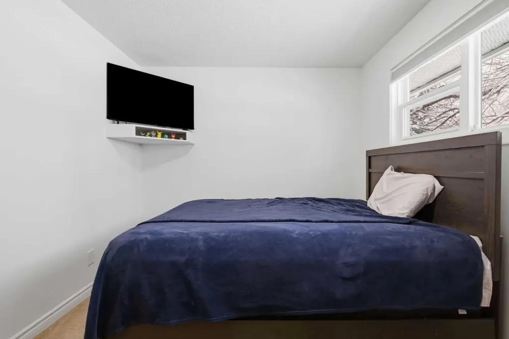 527 Athlone Road SE Calgary AB T2H 1V8
