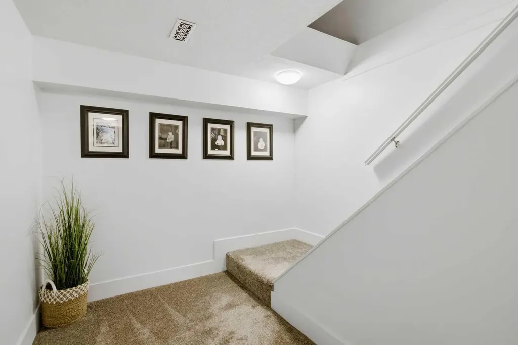 527 Athlone Road SE Calgary AB T2H 1V8
