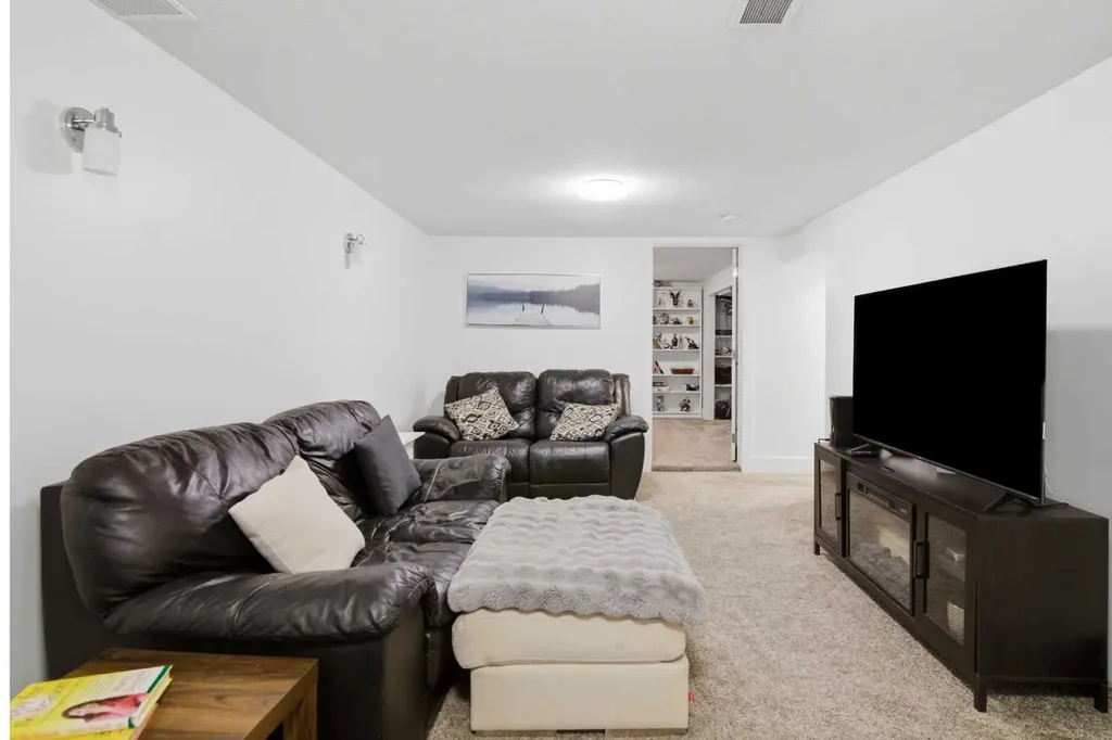 527 Athlone Road SE Calgary AB T2H 1V8