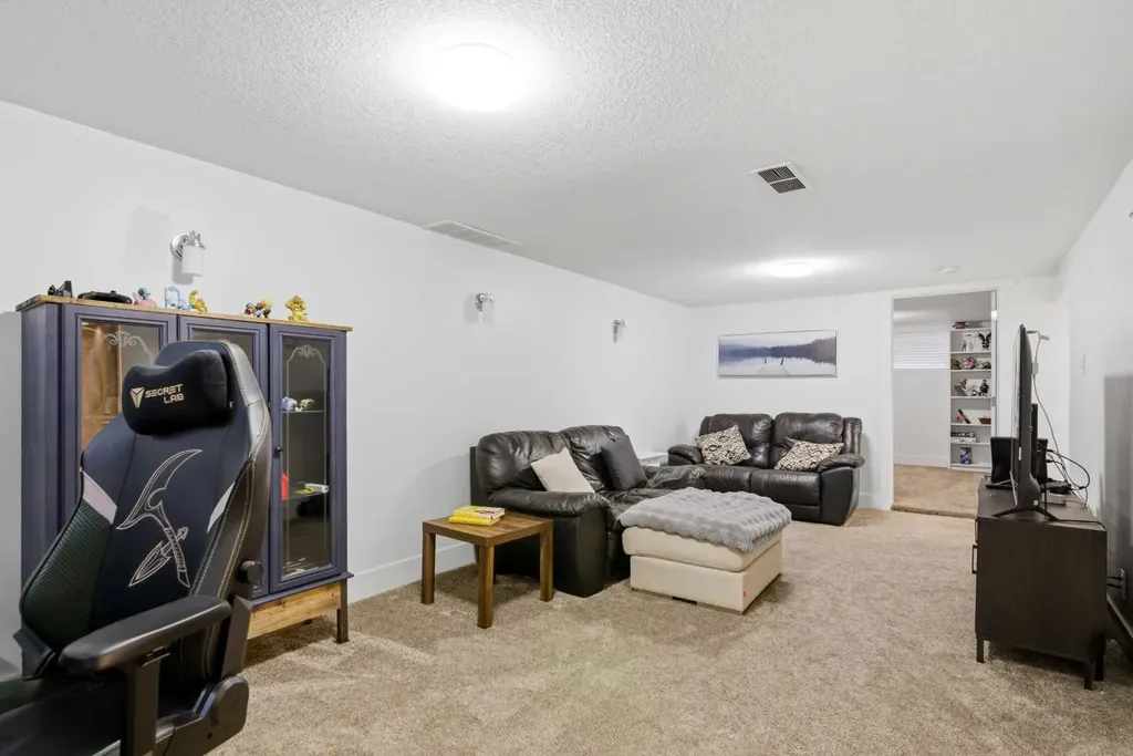 527 Athlone Road SE Calgary AB T2H 1V8