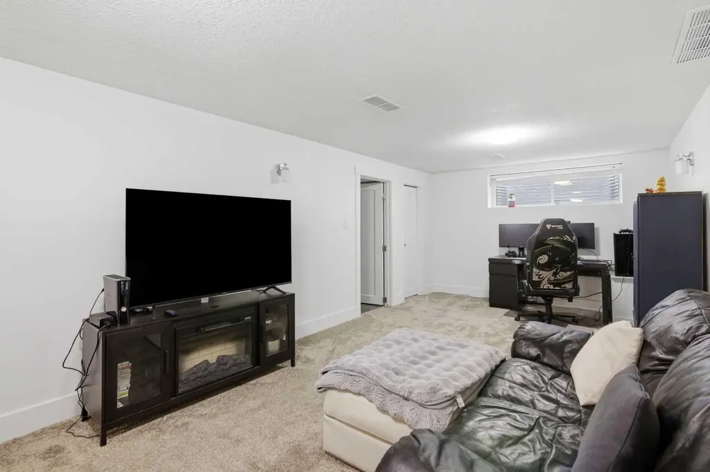 527 Athlone Road SE Calgary AB T2H 1V8