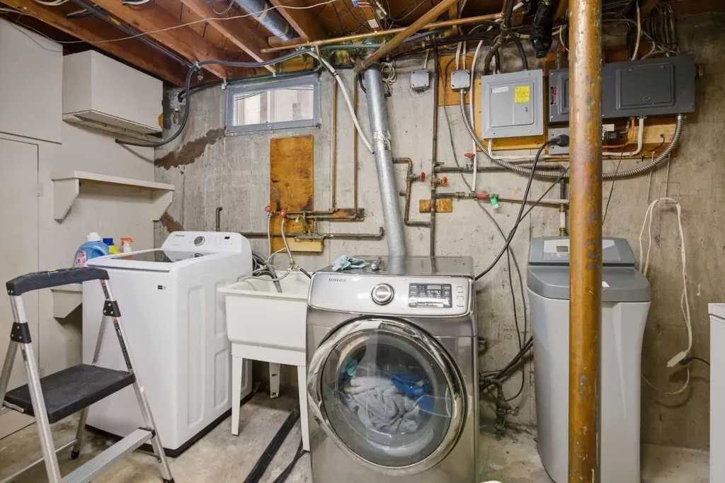 527 Athlone Road SE Calgary AB T2H 1V8