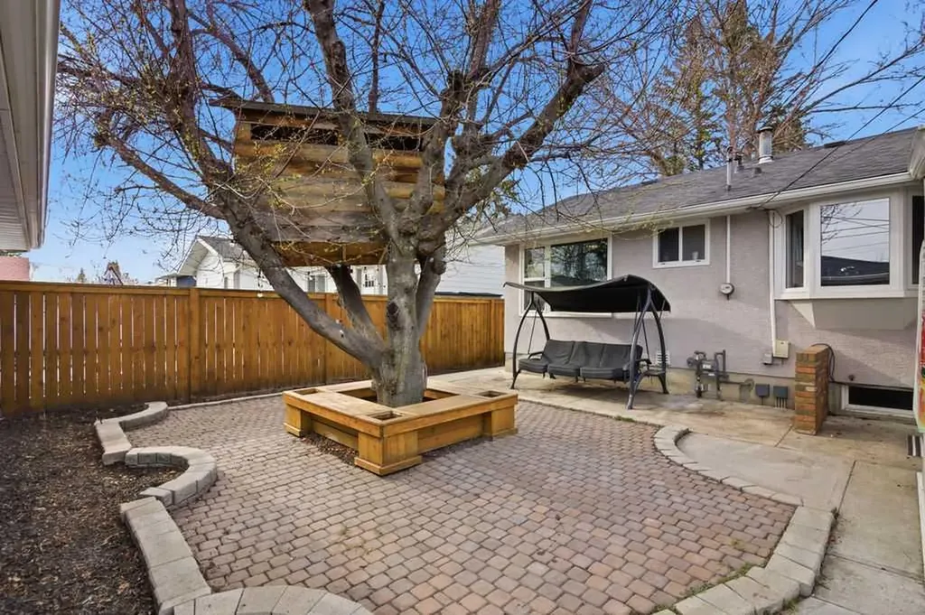 527 Athlone Road SE Calgary AB T2H 1V8