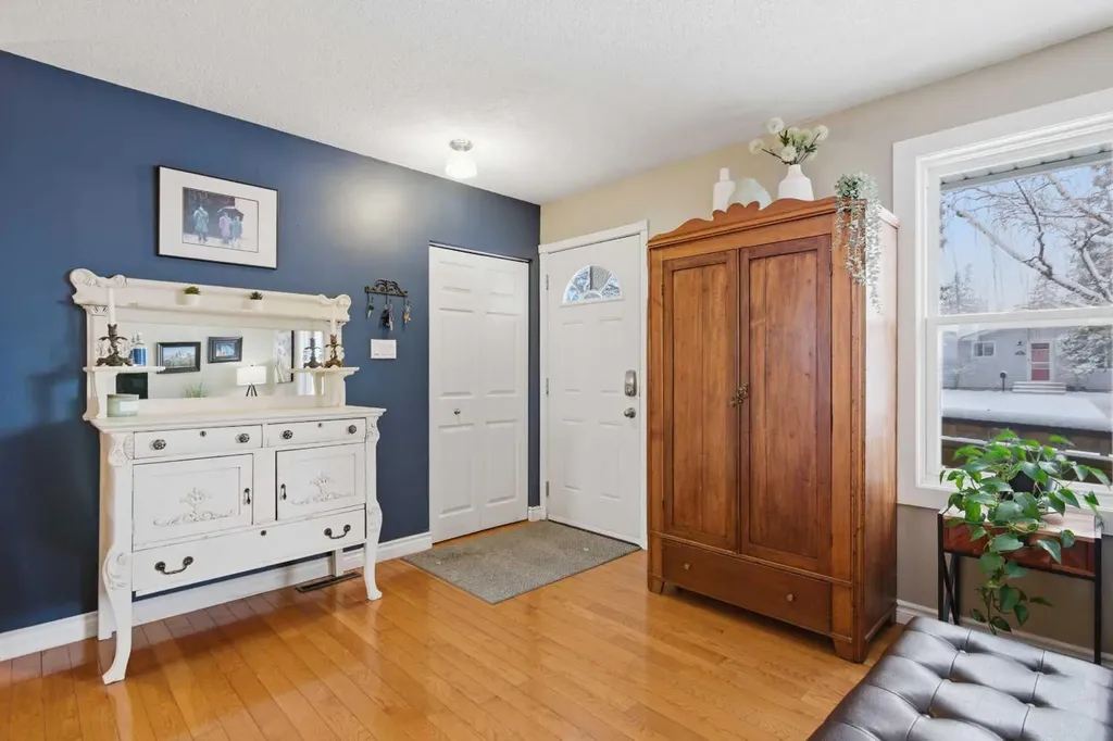 527 Athlone Road SE Calgary AB T2H 1V8