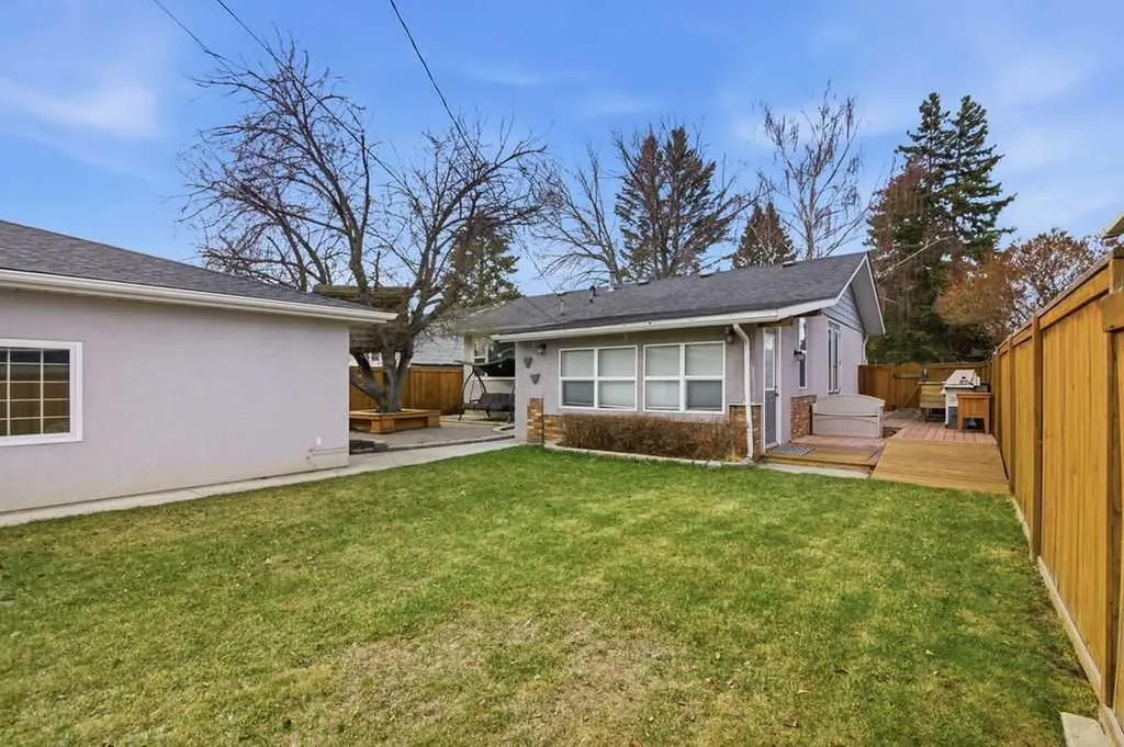 527 Athlone Road SE Calgary AB T2H 1V8