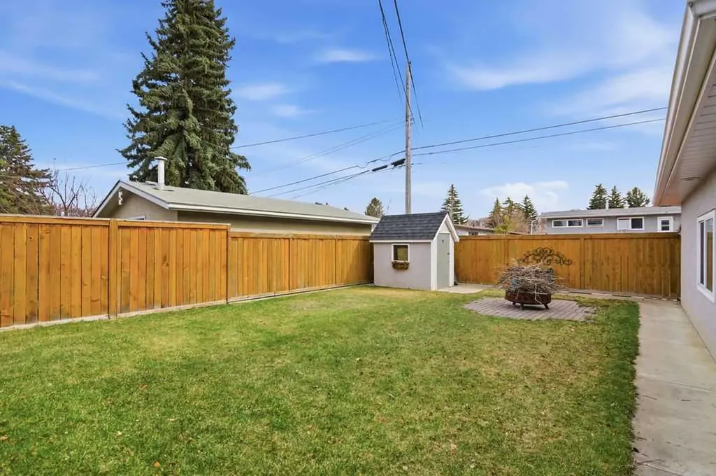 527 Athlone Road SE Calgary AB T2H 1V8