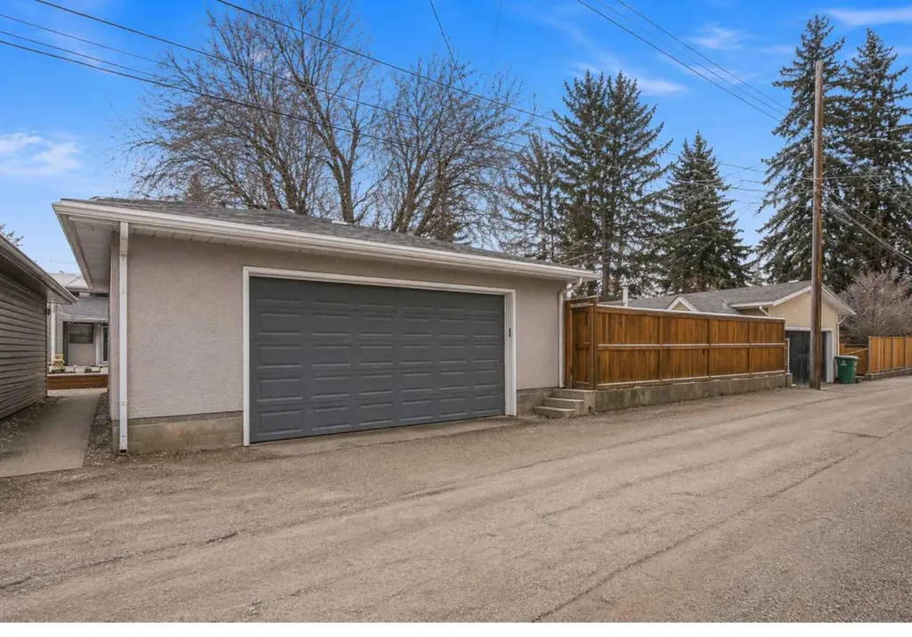 527 Athlone Road SE Calgary AB T2H 1V8