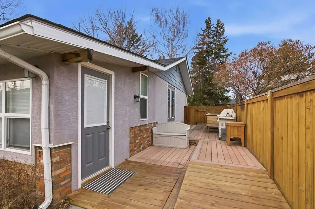 527 Athlone Road SE Calgary AB T2H 1V8