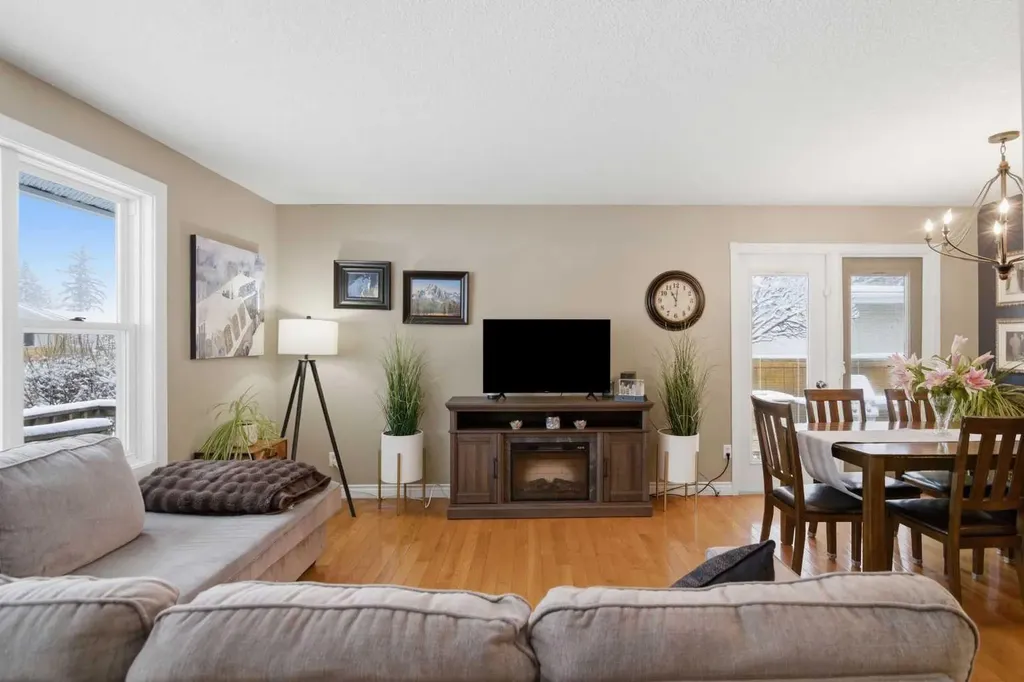 527 Athlone Road SE Calgary AB T2H 1V8