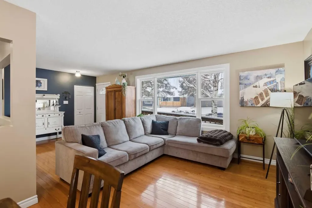 527 Athlone Road SE Calgary AB T2H 1V8