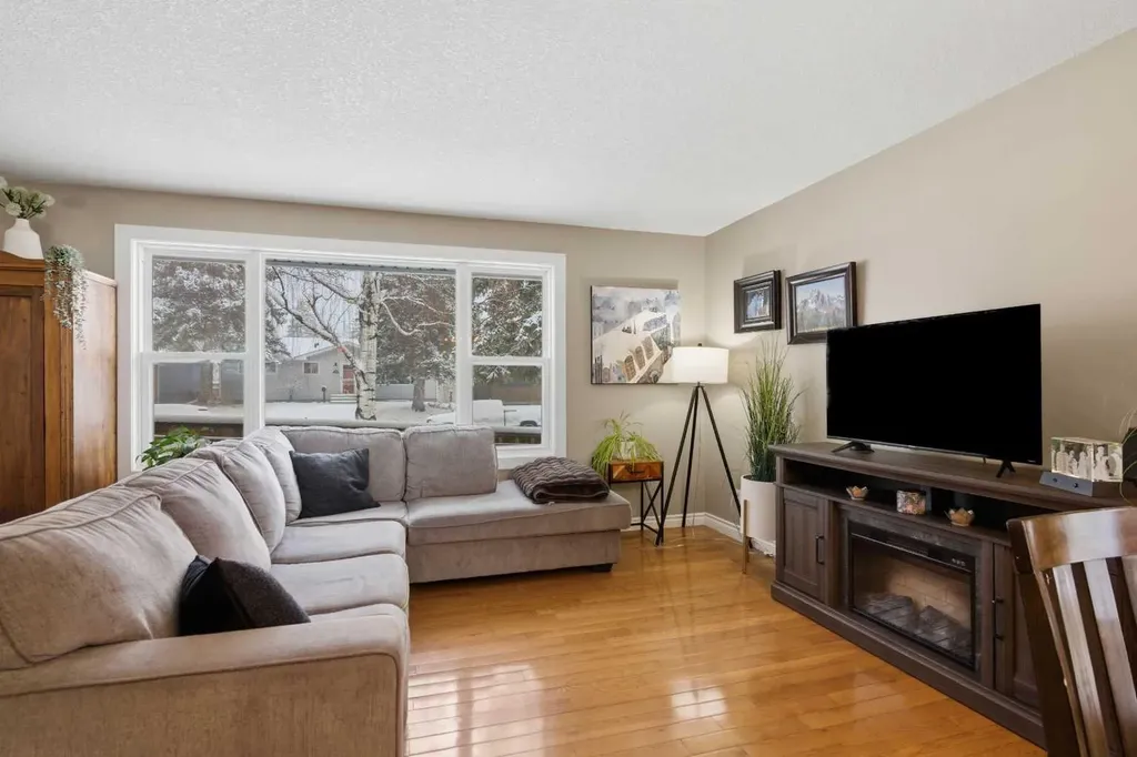 527 Athlone Road SE Calgary AB T2H 1V8