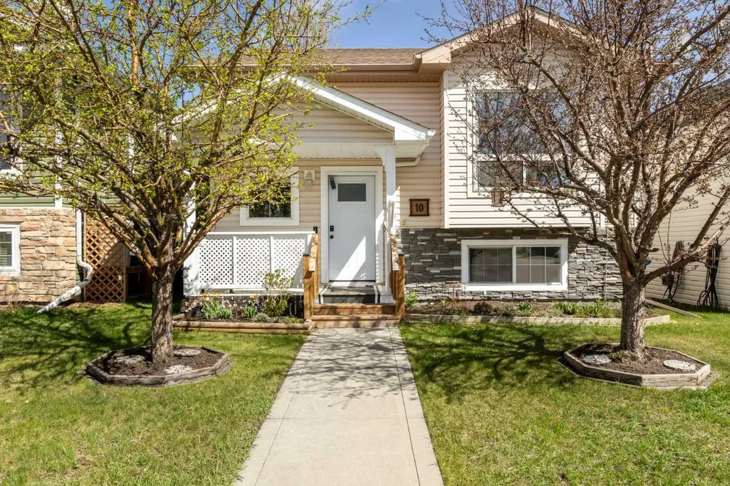 10 Hawthorne Way Penhold AB T0M1R0