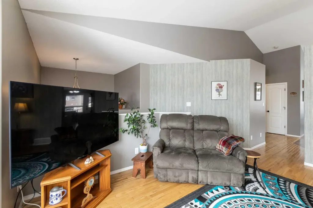 10 Hawthorne Way Penhold AB T0M1R0