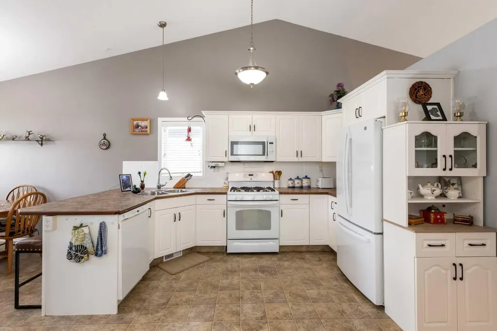 10 Hawthorne Way Penhold AB T0M1R0