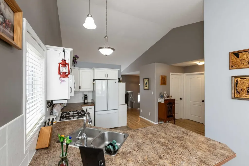 10 Hawthorne Way Penhold AB T0M1R0
