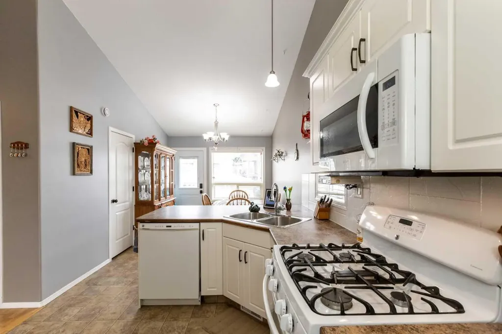 10 Hawthorne Way Penhold AB T0M1R0