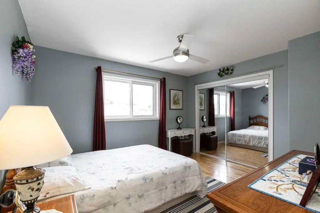 10 Hawthorne Way Penhold AB T0M1R0