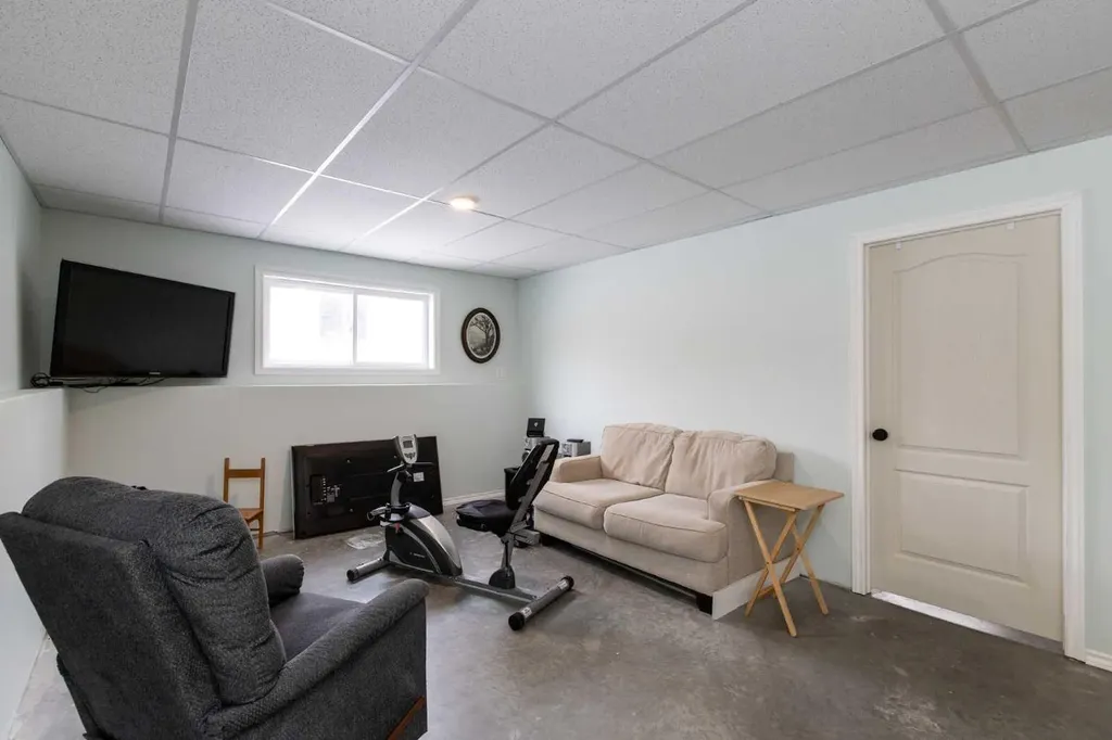 10 Hawthorne Way Penhold AB T0M1R0