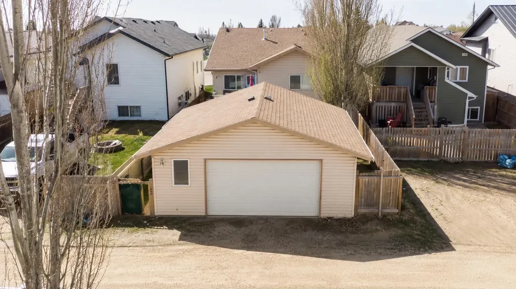 10 Hawthorne Way Penhold AB T0M1R0