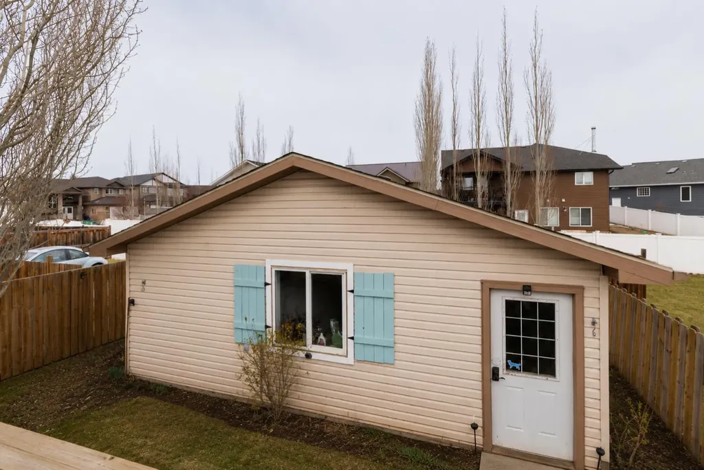 10 Hawthorne Way Penhold AB T0M1R0