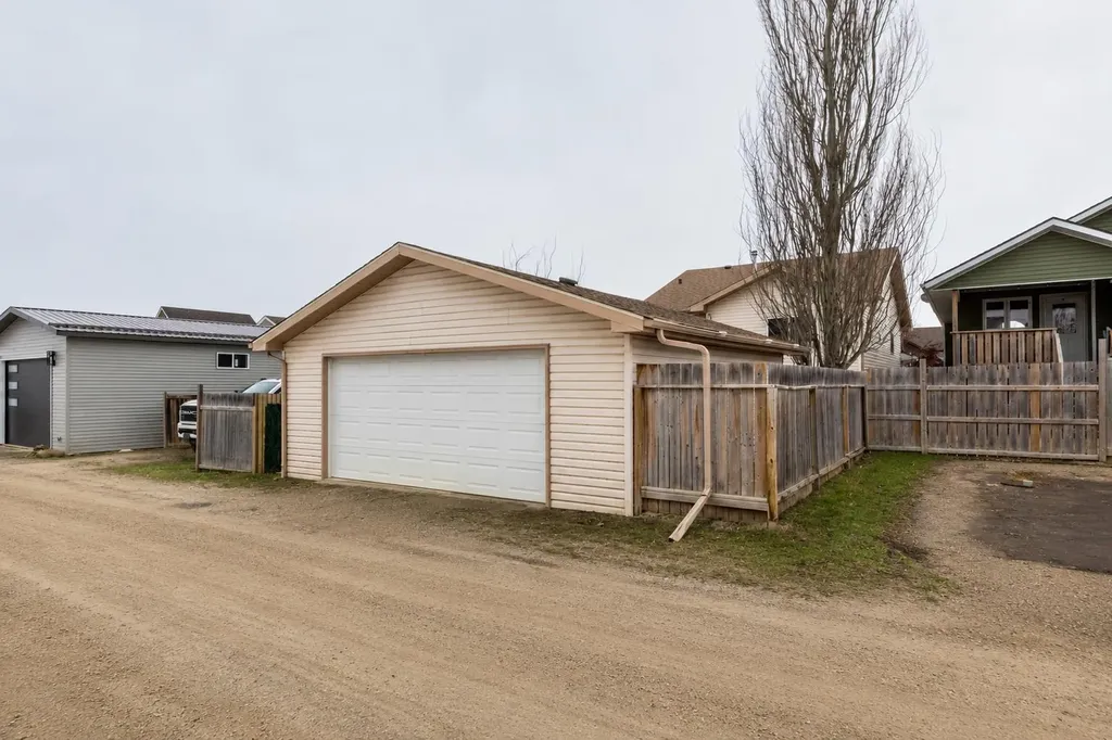 10 Hawthorne Way Penhold AB T0M1R0