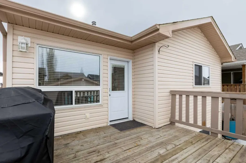 10 Hawthorne Way Penhold AB T0M1R0
