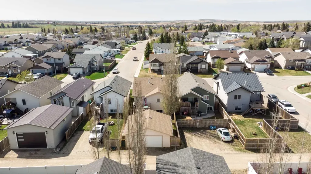 10 Hawthorne Way Penhold AB T0M1R0