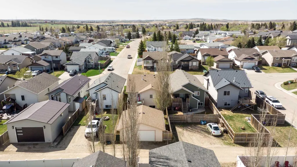 10 Hawthorne Way Penhold AB T0M1R0