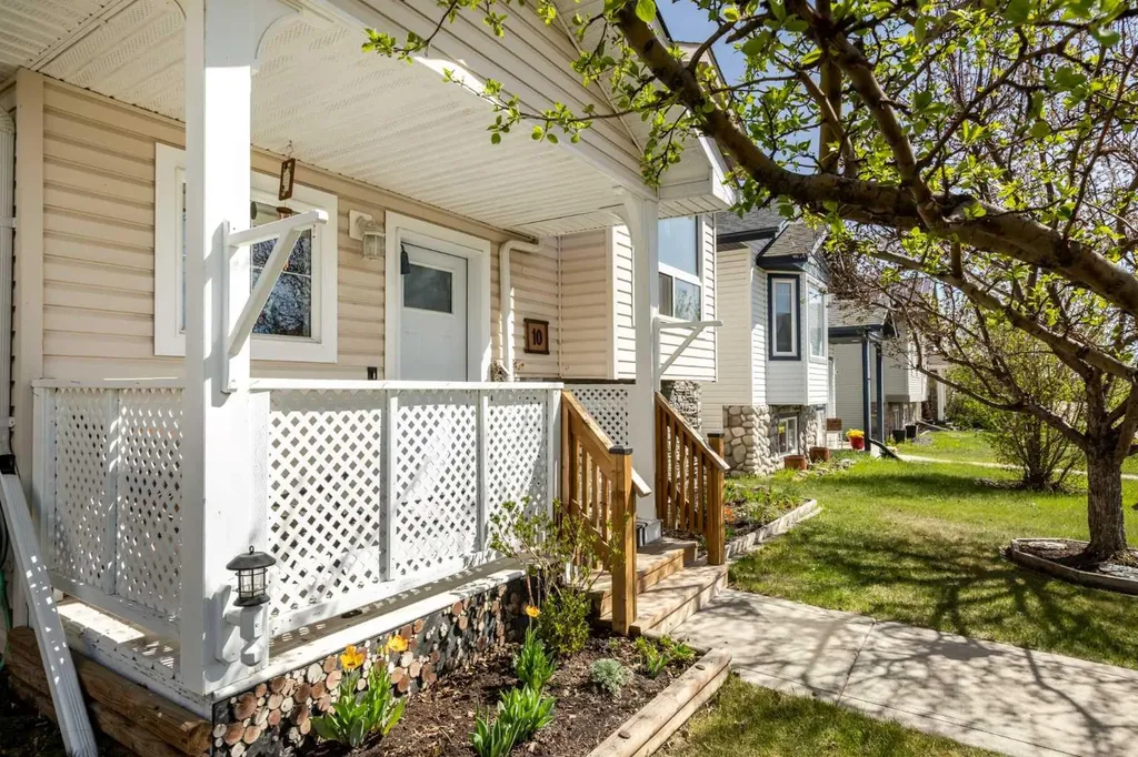 10 Hawthorne Way Penhold AB T0M1R0
