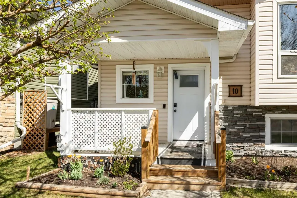 10 Hawthorne Way Penhold AB T0M1R0