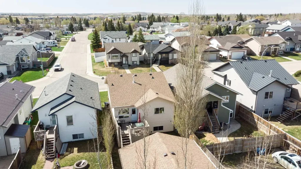 10 Hawthorne Way Penhold AB T0M1R0