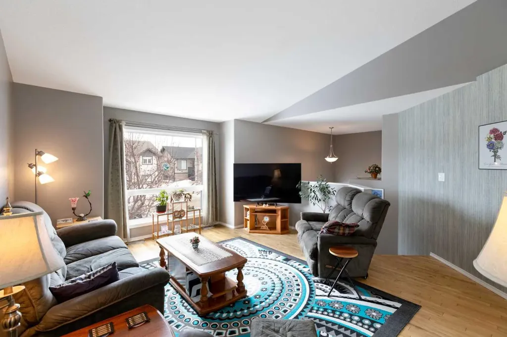 10 Hawthorne Way Penhold AB T0M1R0