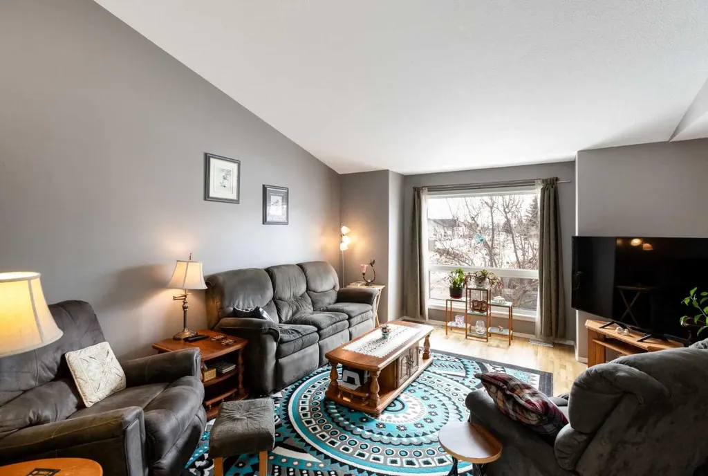10 Hawthorne Way Penhold AB T0M1R0