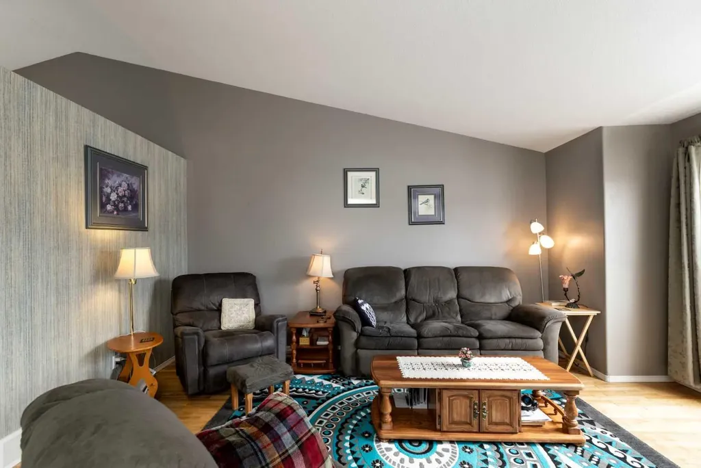 10 Hawthorne Way Penhold AB T0M1R0