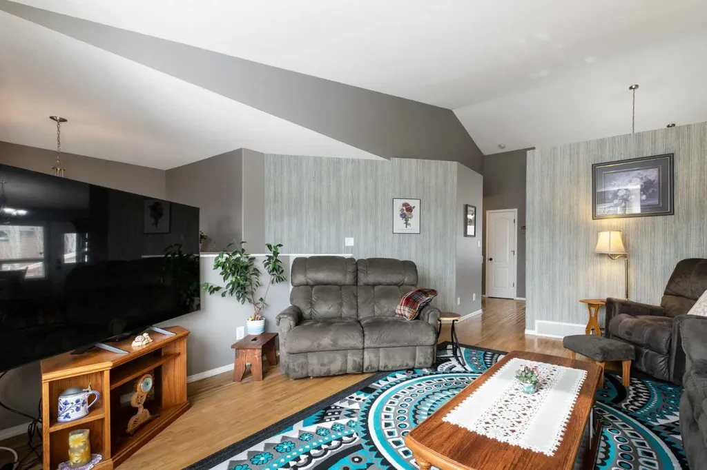10 Hawthorne Way Penhold AB T0M1R0