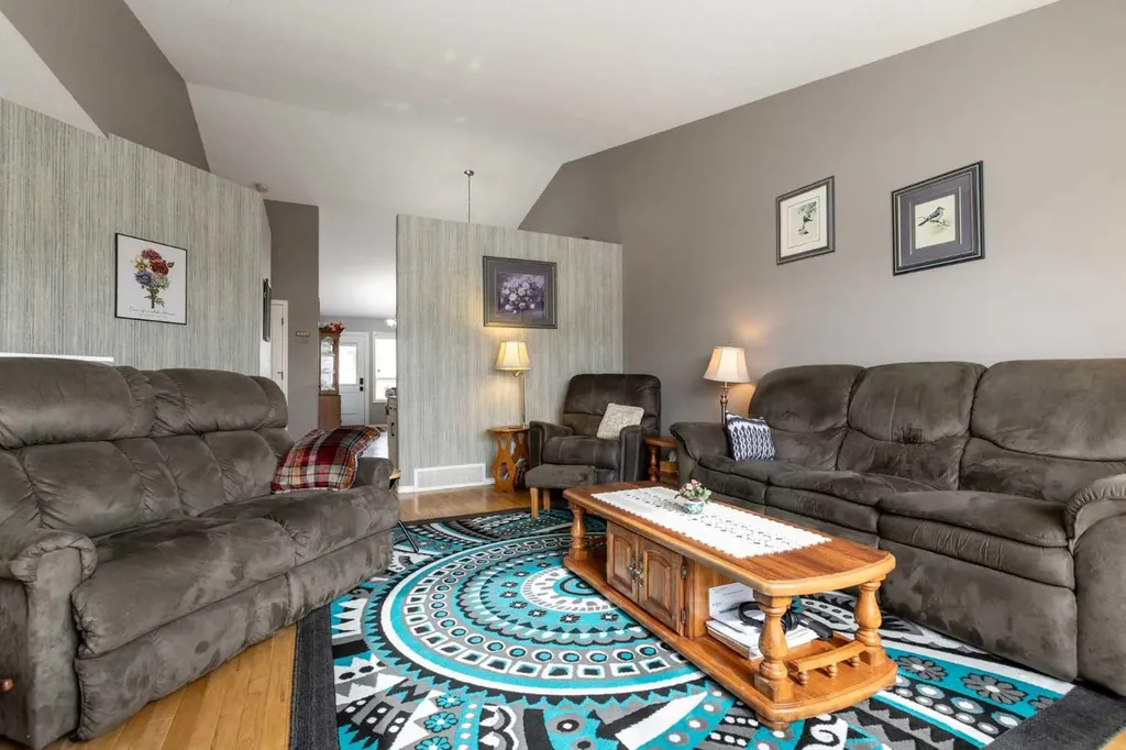 10 Hawthorne Way Penhold AB T0M1R0