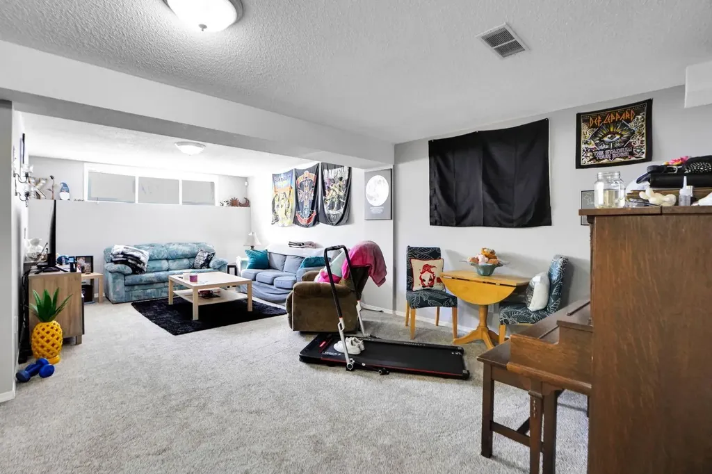 94 Inverness Park SE Calgary AB T2Z3E1