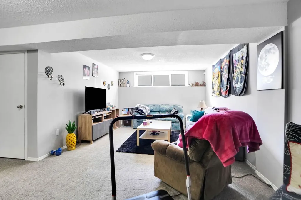 94 Inverness Park SE Calgary AB T2Z3E1