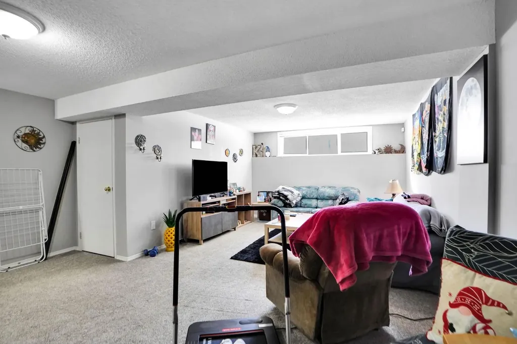 94 Inverness Park SE Calgary AB T2Z3E1