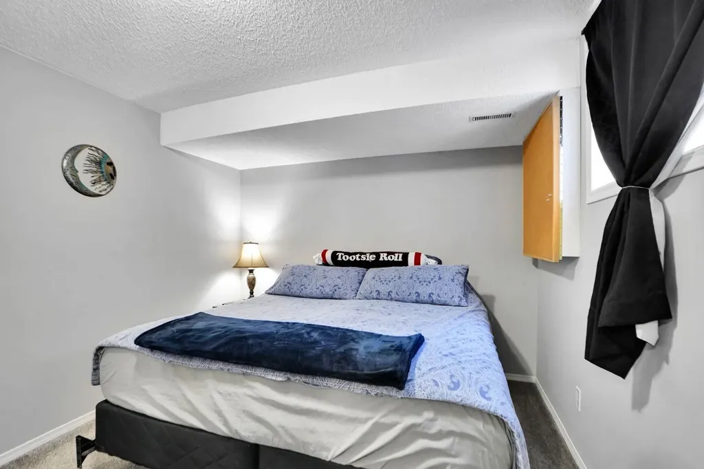 94 Inverness Park SE Calgary AB T2Z3E1