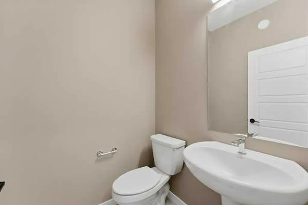 213 Bayview Park SW Airdrie AB T4B4G2