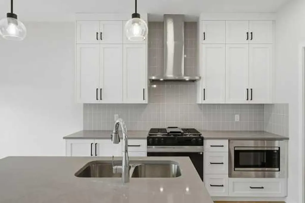 213 Bayview Park SW Airdrie AB T4B4G2