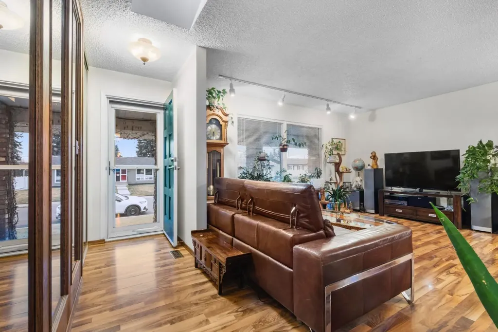 4604 Marwood Way NE Calgary AB T2A 2S7