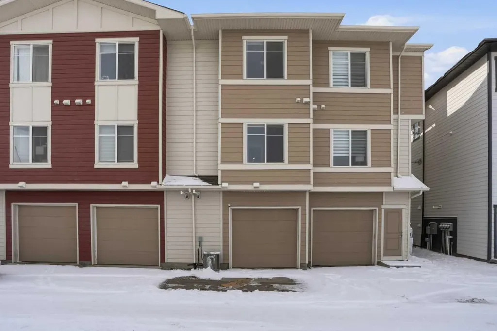 95 Skyview Close NE Calgary AB T3N 1X2