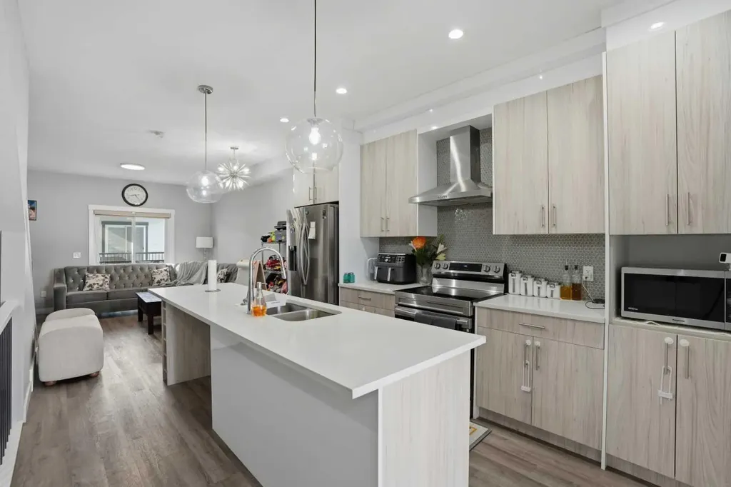 95 Skyview Close NE Calgary AB T3N 1X2